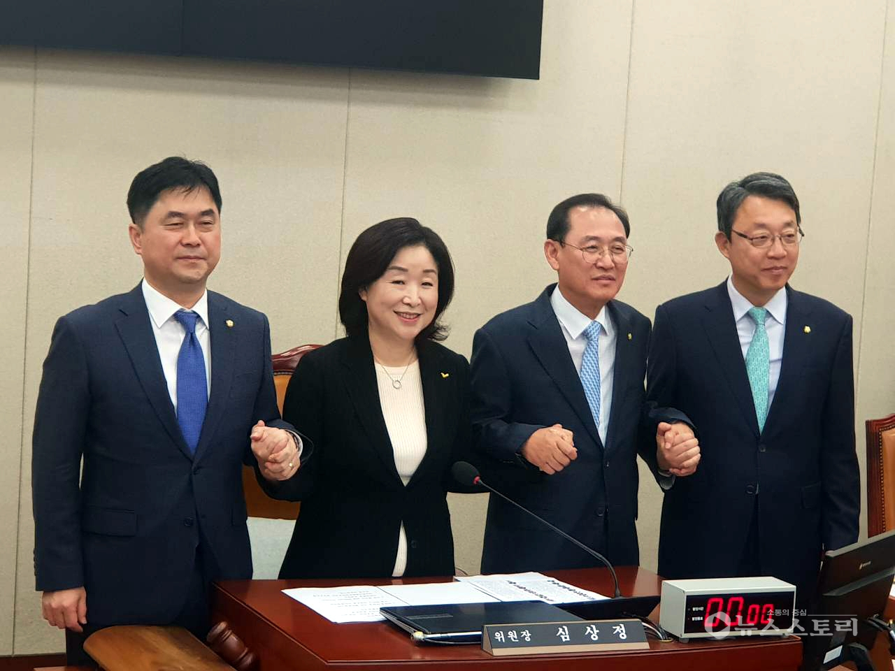 24일 국회 정개특위에 여당 간사로 (사진 왼쪽) 김종민 의원이 선출됐다. ⓒ김종민 의원실