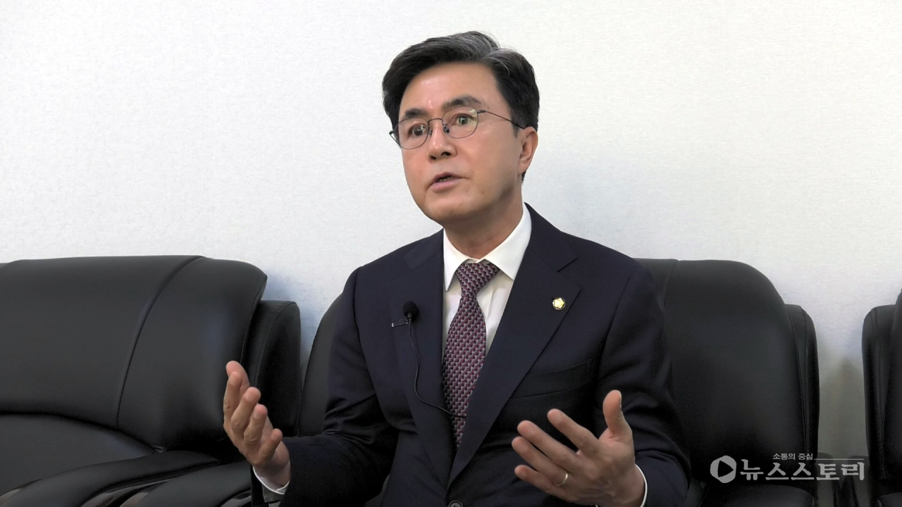 김태흠 의원은 17일 보령시 사무실에서 보령.서천 8개 지역 언론 공동, 21대 국회의원 선거 출마 예정자 인터뷰를 통해 3선 도전의사를 밝혔다.