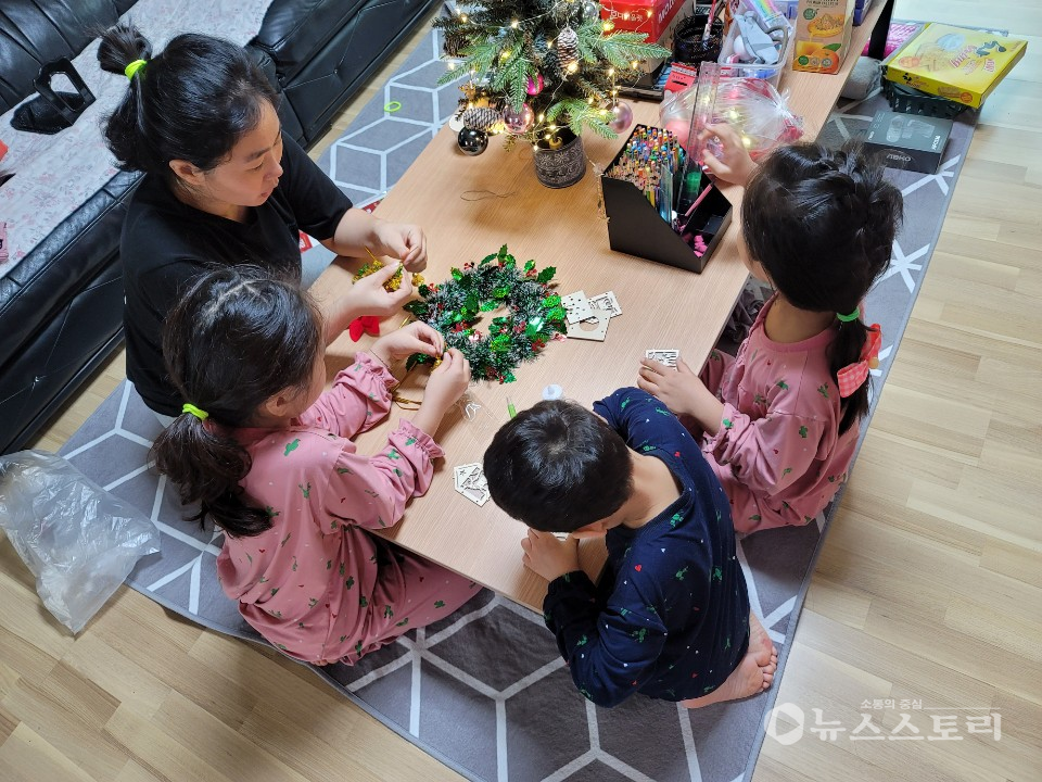 '집콕 메리 크리스마스' 프로그램 운영 장면. ⓒ서천군건강가정.다문화가족지원센터