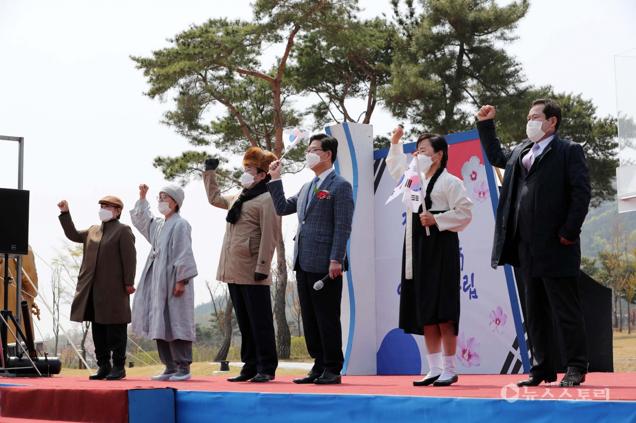 대한민국 임시정부 수립 102주년 및 독립운동가의 거리 조성 1주년 기념식 장면. ⓒ충남도