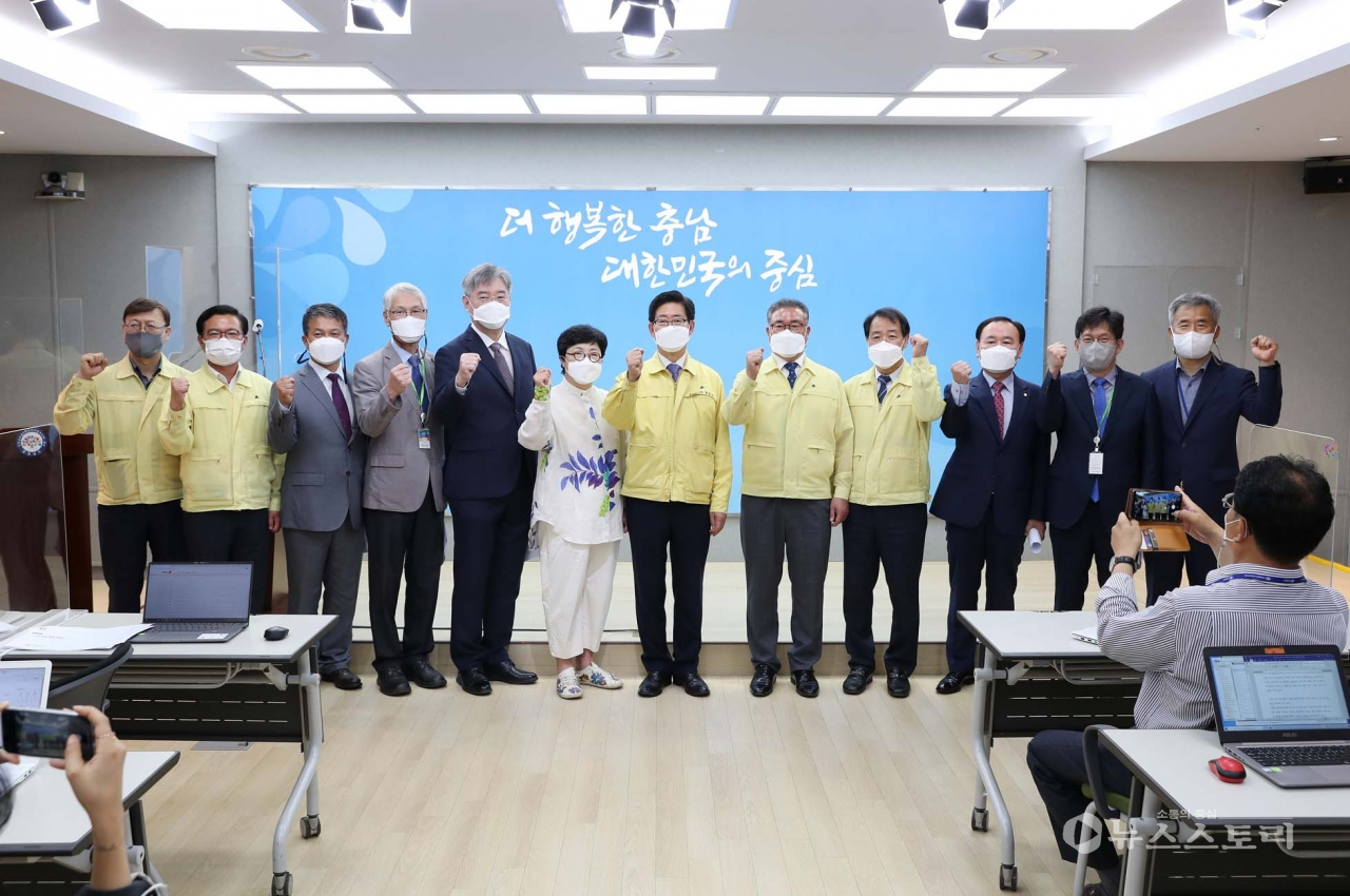 양승조 지사는 9일 도청 프레스센터에서 코로나19 백신 접종 참여 활성화를 위한 민관 합동 특별 담화문을 발표했다. ⓒ충남도