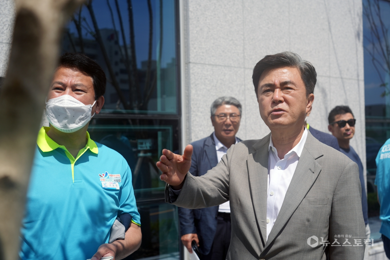 김태흠 충남지사가 6일 2022보령해양머드박람회 현장 점검에 나섰다.