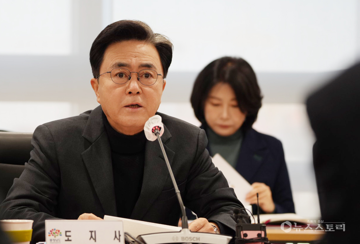 김태흠 충남지사가 30일 실국원장회의부터 ‘노마스크’로 회의를 진행한다.
