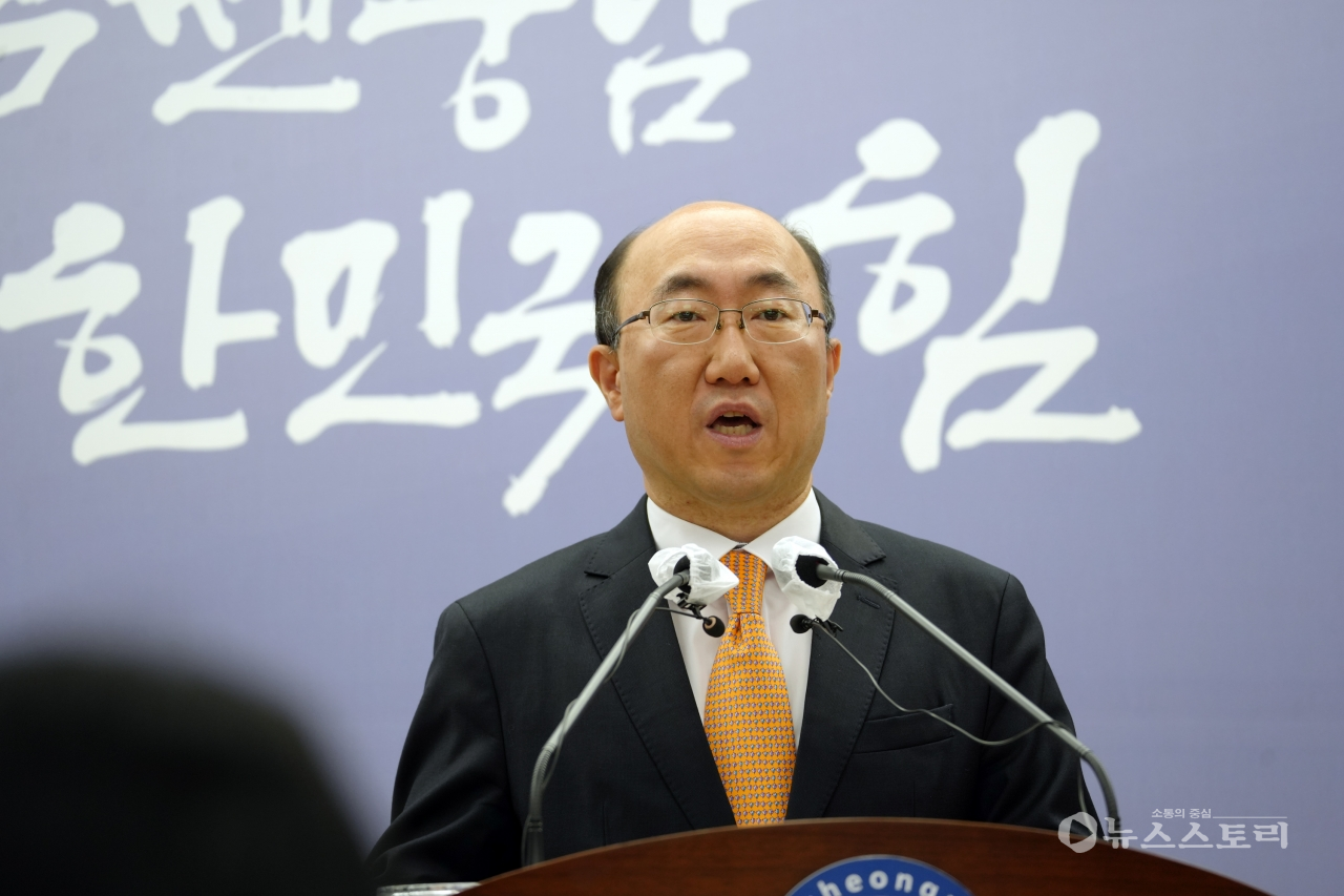 김기영 행정부지사는 27일 오후 2시 도청 프레스센터에서 기자회견을 열고 내달 1일자 4급 이상 간부공무원 인사를 발표했다.
