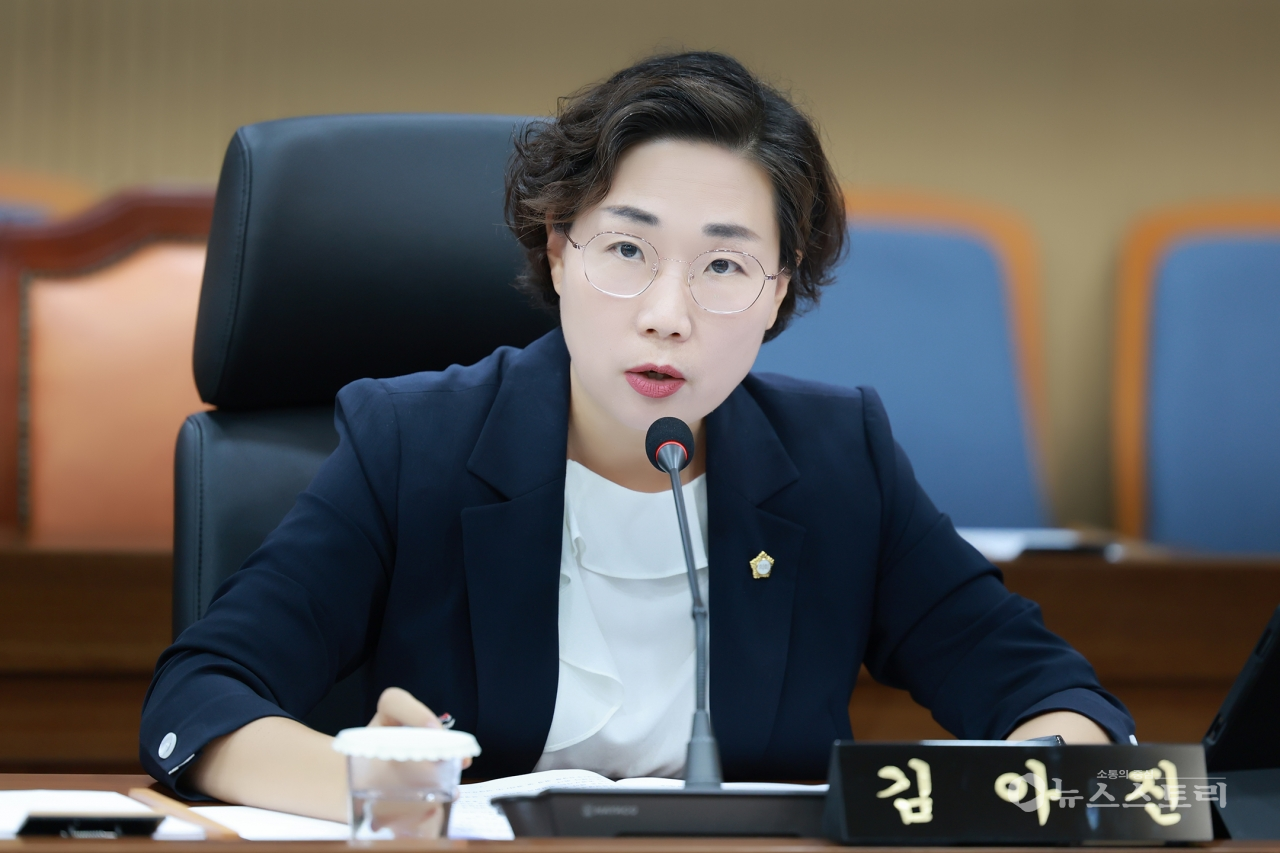 서천군의회 김아진 의원이 제312회 임시회에서 ‘서천군 보호대상아동 및 자립준비청년 지원 조례’를 제정했다. ⓒ김아진 의원
