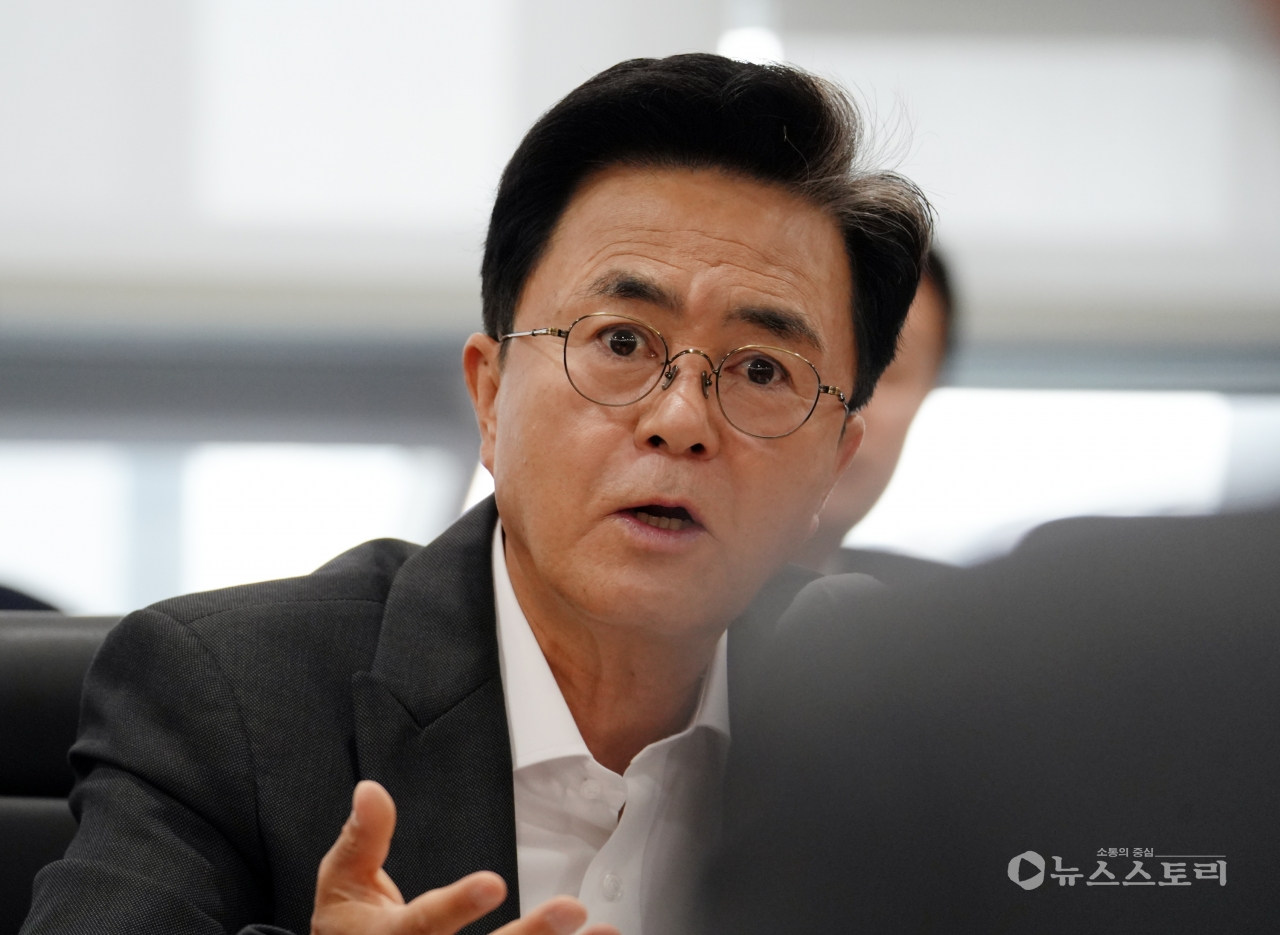 김태흠 충남지사가 전국 광연단체장 가운데 정당지표 상대지수 1위에 올랐다.