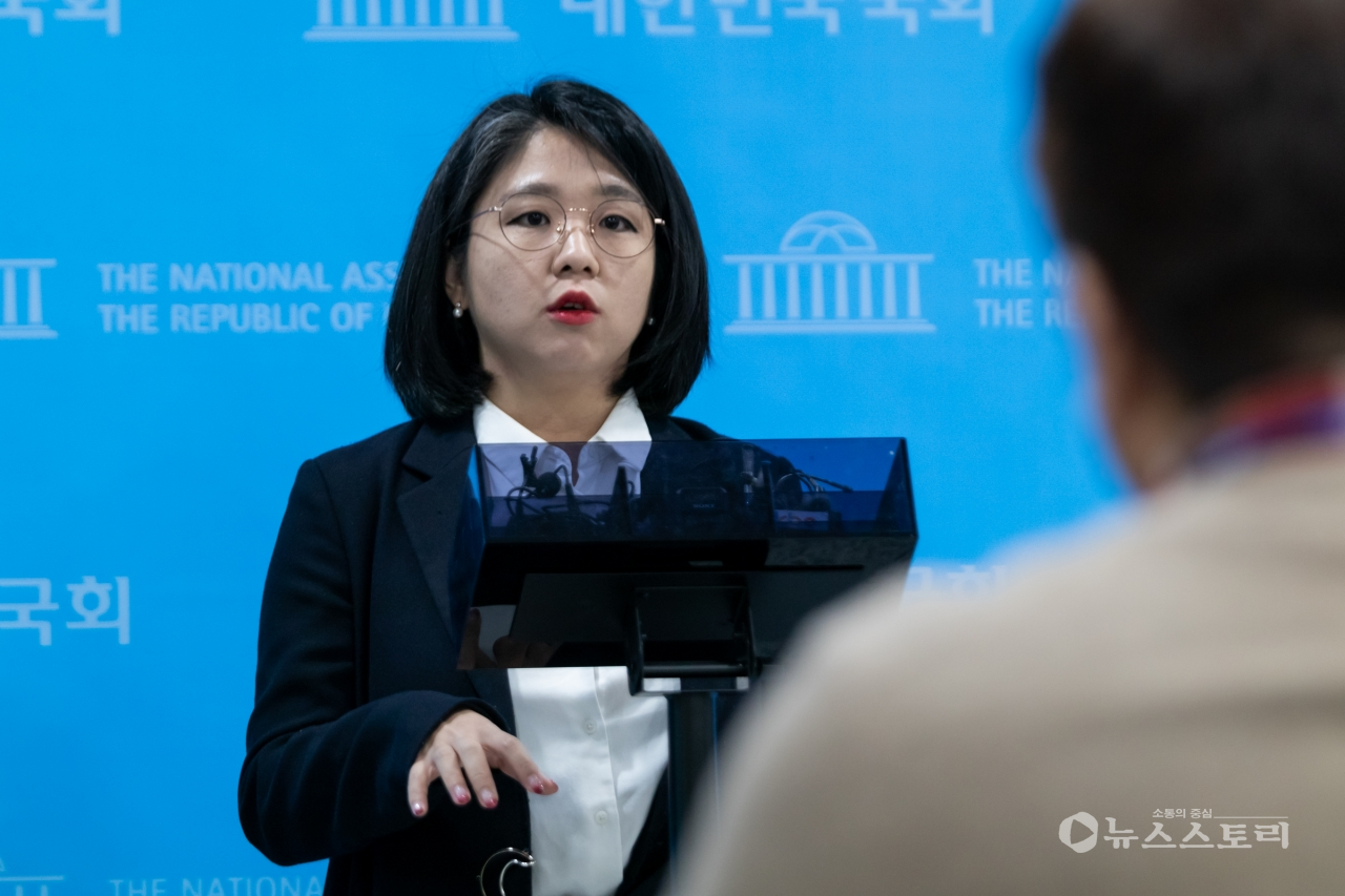 기본소득당 용혜인 의원이 24일 오전 국회 소통관에서 기자회견을 열고 내년 22대 총선과 관련 ‘개혁연합신당으로 민주진보진영의 진정한 승리를 이끌 것’이라고 밝혔다. ⓒ용혜인 의원실