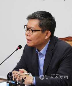 최재천, 새정치 정책위의장직 사퇴 선언 “문재인 폭력적”