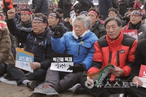 민중총궐기 “박근혜 3년 자행한 만행들에 민중 분노가 하늘 찔러”