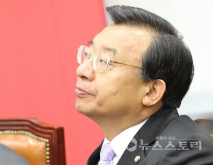 세월호 참사 당시 이정현-김시곤 통화 놓고 야당측 못매 놓기