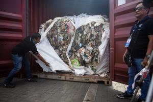 '불법 수출 플라스틱 쓰레기' 1월 중 한국 도착