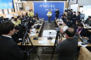 양승조 '코로나19 위축된 지역경제 활성화 대책' 발표