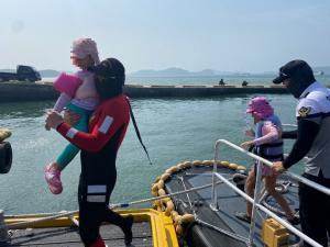 보령해경, 파도에 500여 미터 떠밀린 어린이 2명 구조