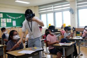 장항초, VR로 배우는 생존수영 이론교육 실시