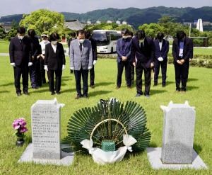 충남교육청, 일본군 위안부 피해자 추모비 참배
