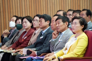 [포토]김태흠 충남지사 서천군 방문 일정에 참석한 서천군의회 의원들